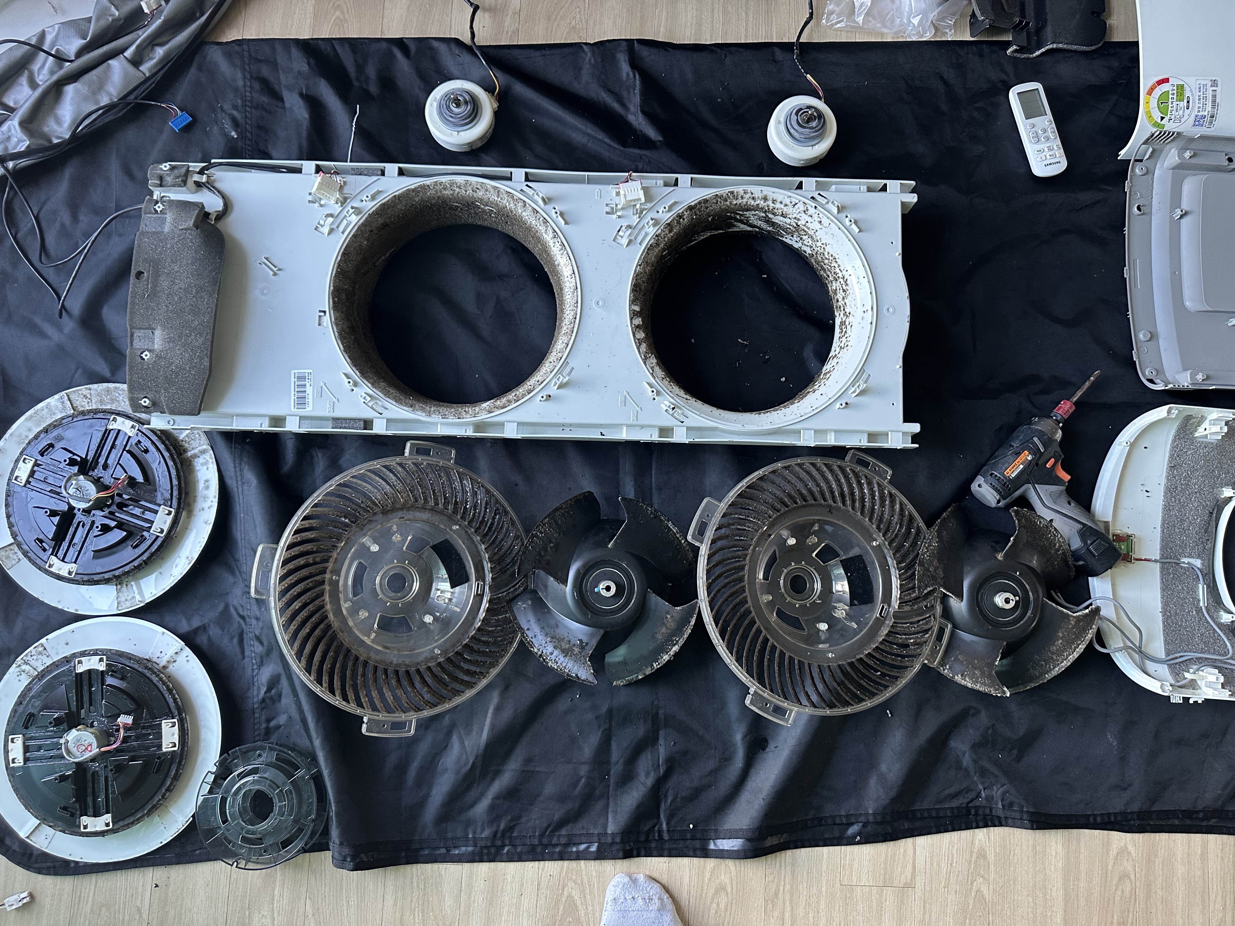 청소 전 에어컨